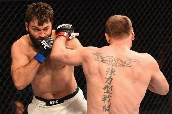 Stipe Miocic venceu Andrei Arlovski por nocaute técnico no primeiro round