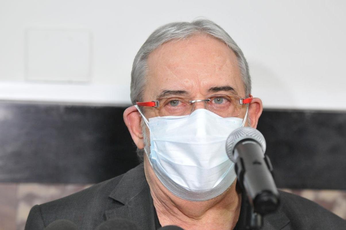 Reunio entre a Prefeitura de Belo Horizonte definiu a liberao de 30% de pblico nos jogos de Amrica, Atltico e Cruzeiro. Agora, para atuar diante de suas torcidas, os clubes precisam ter o aval das confederaes. No momento, apenas a Conmebol autorizou partidas com torcida na Copa Libertadores e na Copa Sul-Americana. A CBF ainda no permitiu em duelos do Campeonato Brasileiro.