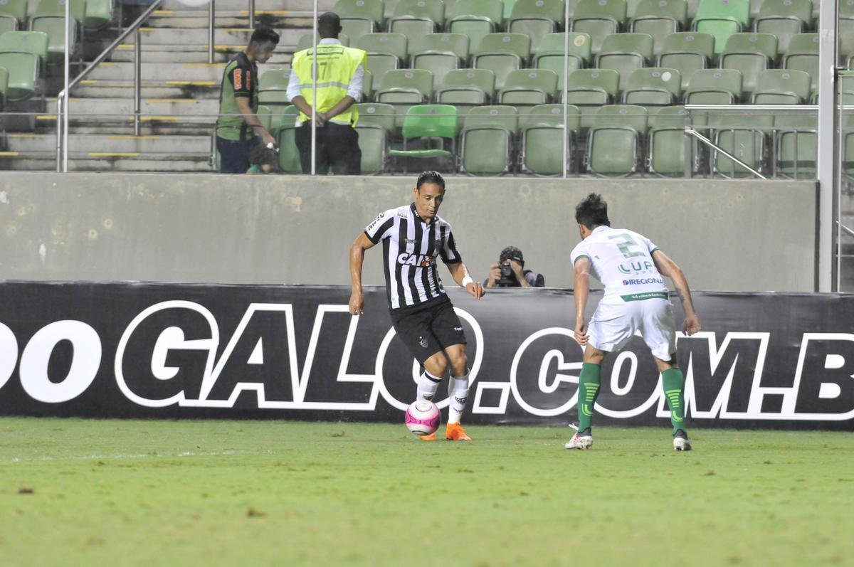 Fotos do primeiro tempo do clssico entre Atltico e Amrica, no Independncia, pela semifinal do Mineiro
