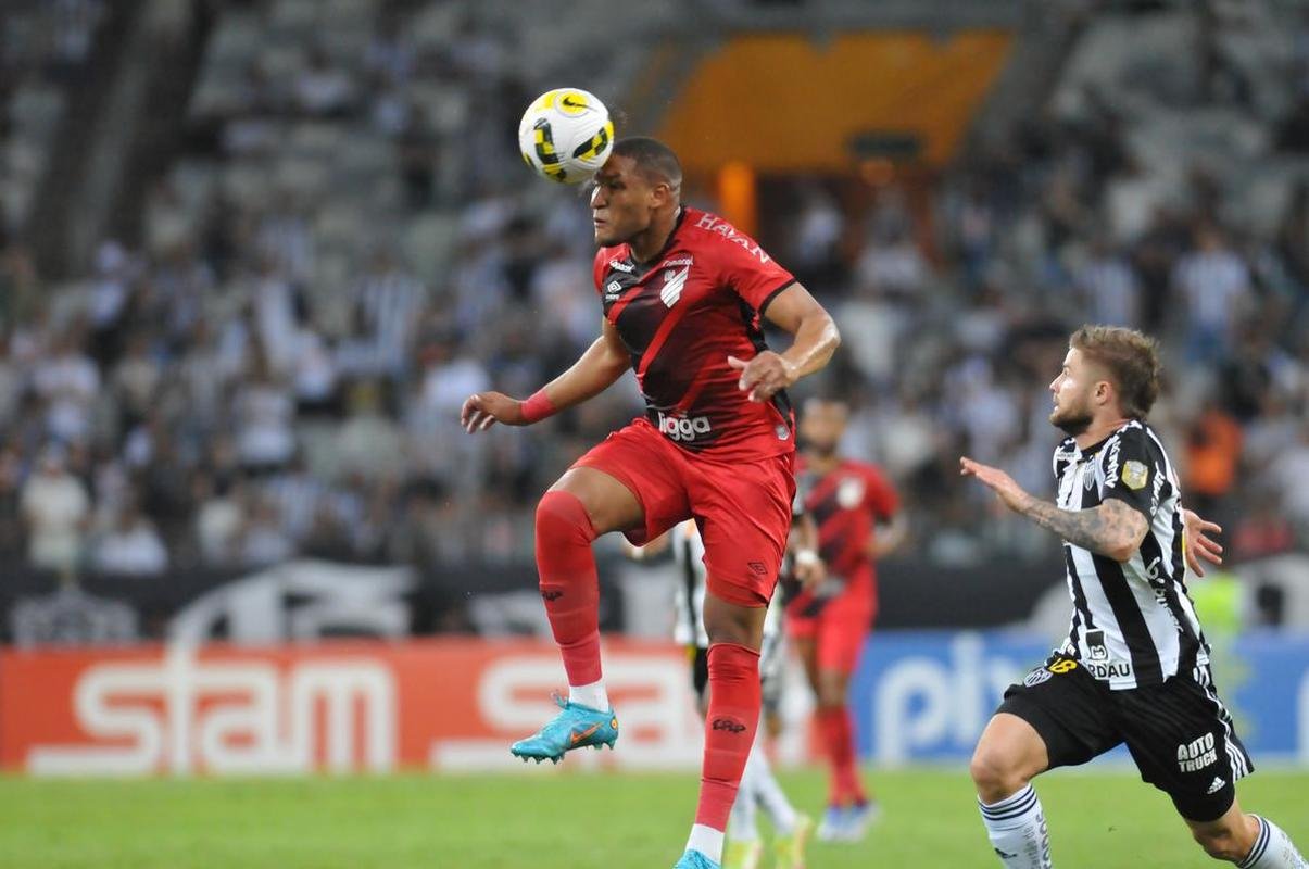 Fotos da partida entre Atltico e Athletico-PR, neste domingo (7), no Mineiro, pela 21 rodada do Campeonato Brasileiro