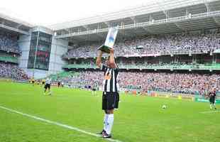 No Independncia, Ronaldinho recebeu o recebe trofu de melhor jogador da dcada