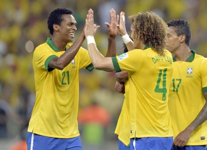 Jô - Fez cinco gols pela Seleção enquanto defendia o Atlético, dois na Copa das Confederações em 2013 (contra Japão e México) e três em amistosos, também em 2013 (dois contra Austrália e um contra Portugal).