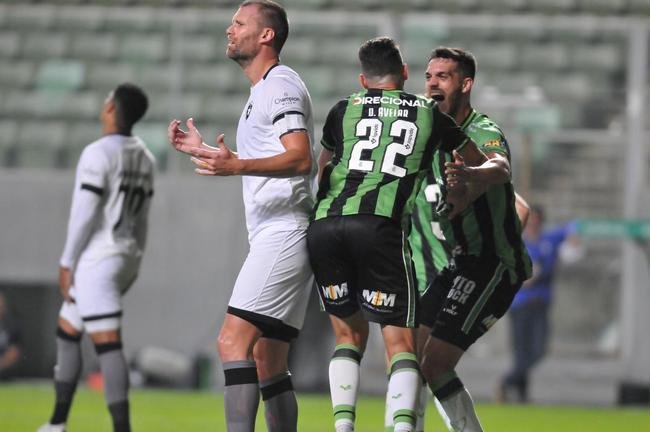 Fotos da vitória do América sobre o Botafogo, por 3 a 0, no Independência, em Belo Horizonte, pelas oitavas de final da Copa do Brasil. Wellington Paulista, Danilo Avelar e Alê marcaram os gols da vitória do Coelho no Horto