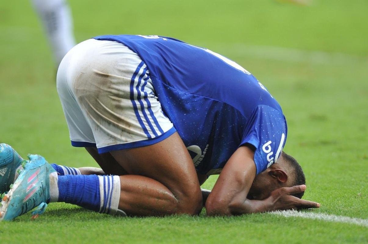 Galo venceu Cruzeiro com gols de Hulk (2) e Nacho. Edu descontou para a Raposa