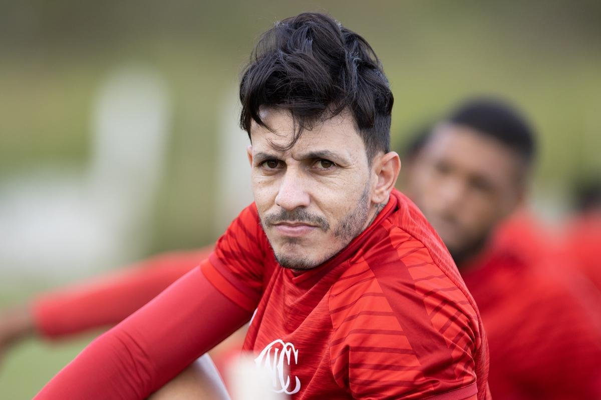 Jogadores do Náutico seguem trainando no CT Wilson Campos, sob a supervisão do técnico Gimar Dal Pozzo. Atletas e membros da comissão técnica são submetidos às medidas de saúde para evitar o contato e gerar possível foco de Covid-19.