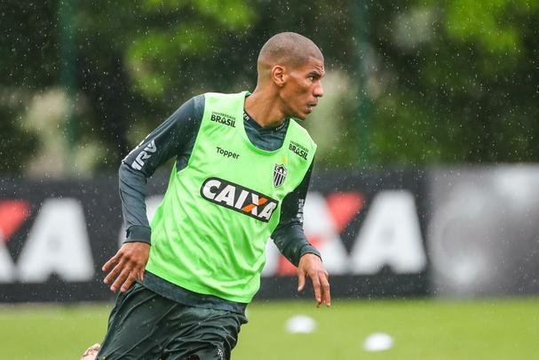 Atltico treinou sob chuva intensa na Cidade do Galo nesta quinta-feira  tarde
