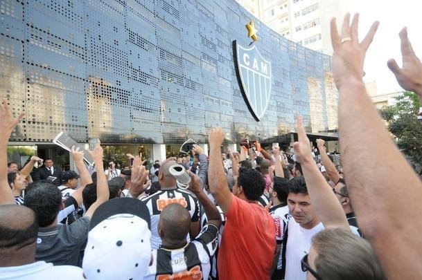 Com festa dos torcedores, Conselho Deliberativo do Atltico aprovou construo do estdio