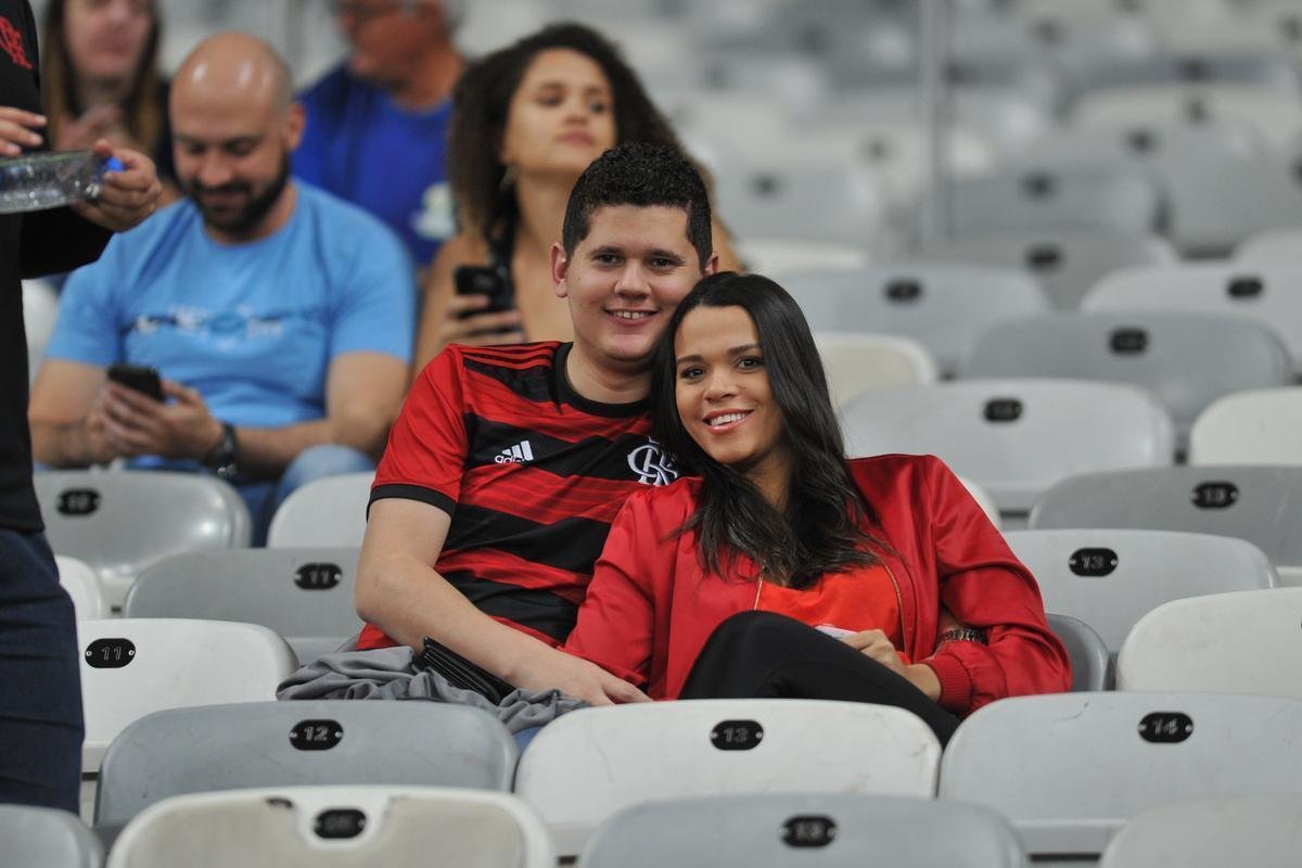 Fotos das torcidas de Uruguai e Equador no Mineiro