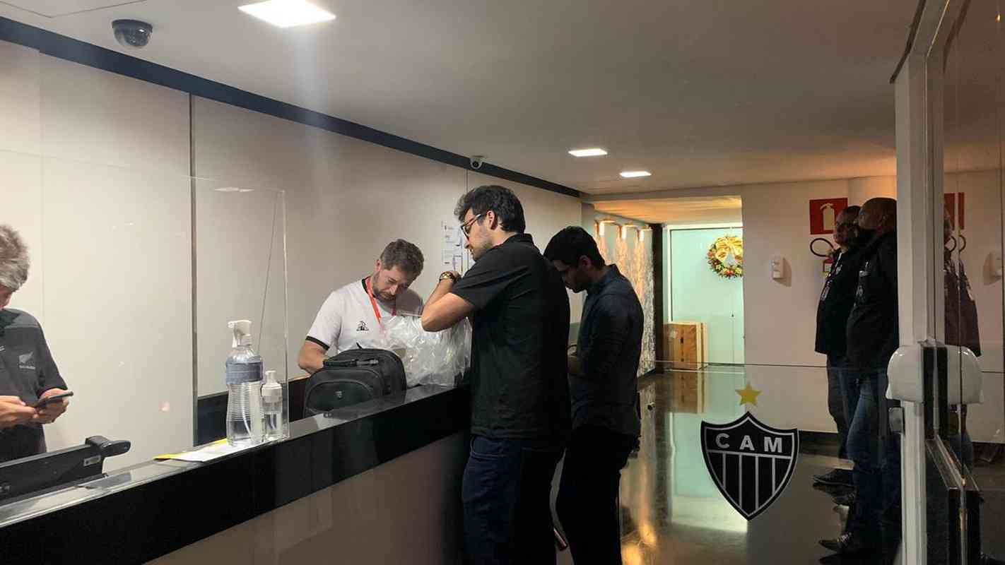 Filhos de Kalil devolvem Galo de Prata ao Atltico