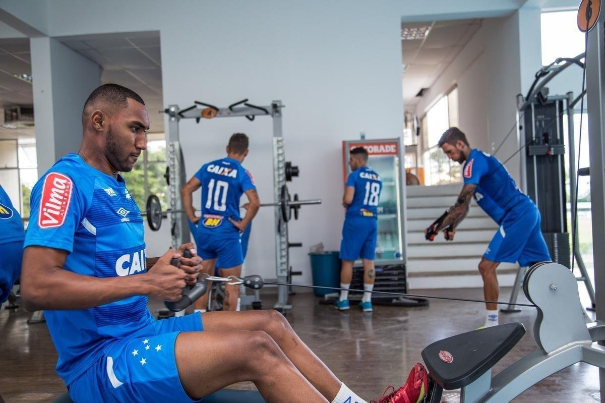 Fotos de divulgao do Cruzeiro das atividades realizadas na reapresentao