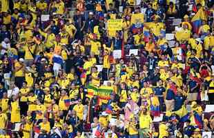 Torcedores de Holanda e Equador no jogo pelo Grupo A da Copa do Mundo.