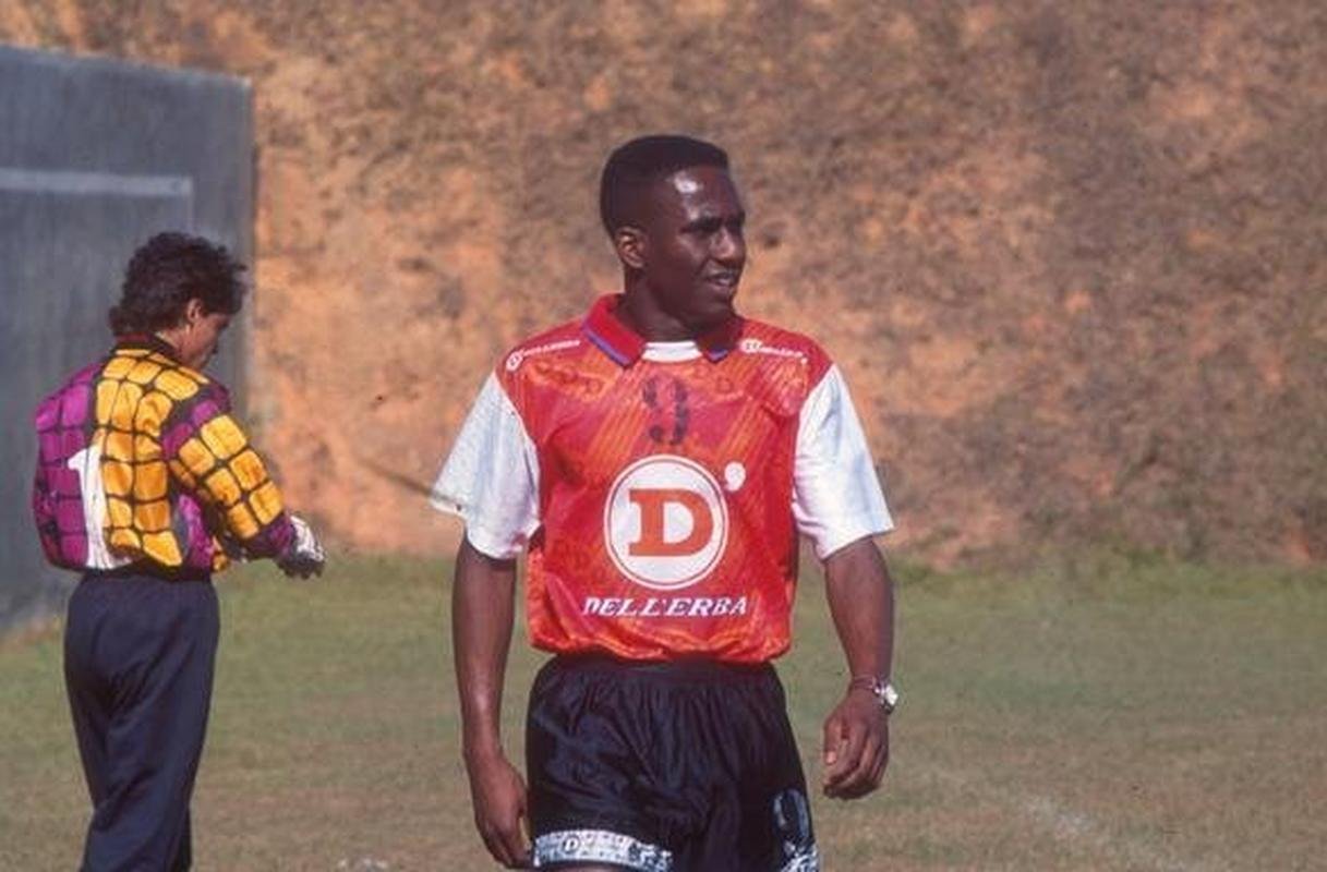 O lateral Evanlson foi revelado pelo Amrica em 1998