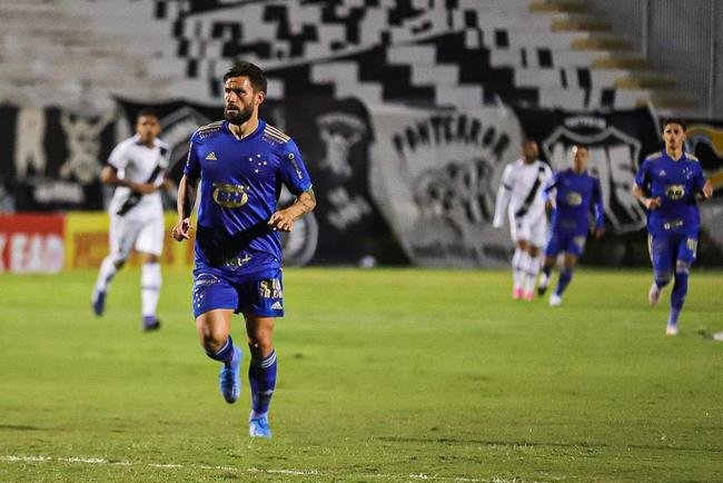Fotos de Ponte Preta x Cruzeiro, no Moiss Lucarelli, em Campinas, pela 4 rodada da Srie B