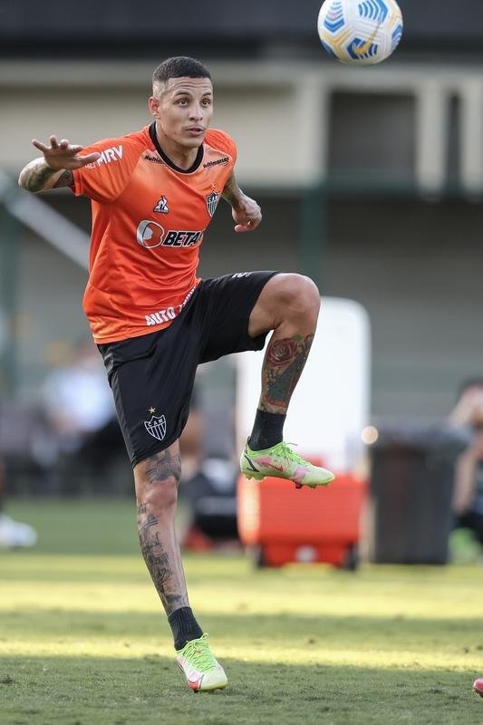 Com Guilherme Arana de volta, Cuca comanda atividade na Cidade do Galo