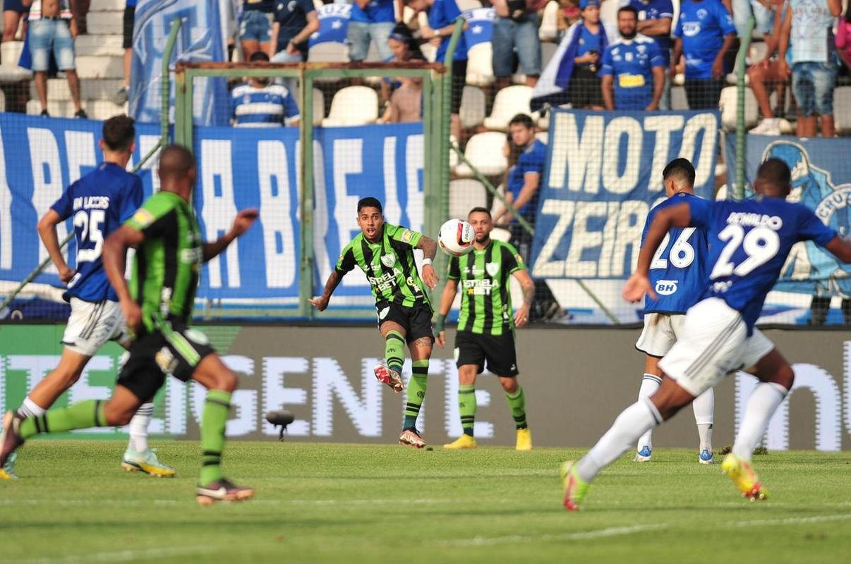 Cruzeiro e Amrica se enfrentaram na Arena do Jacar, em Sete Lagoas, pelo jogo de ida da semifinal do Campeonato Mineiro