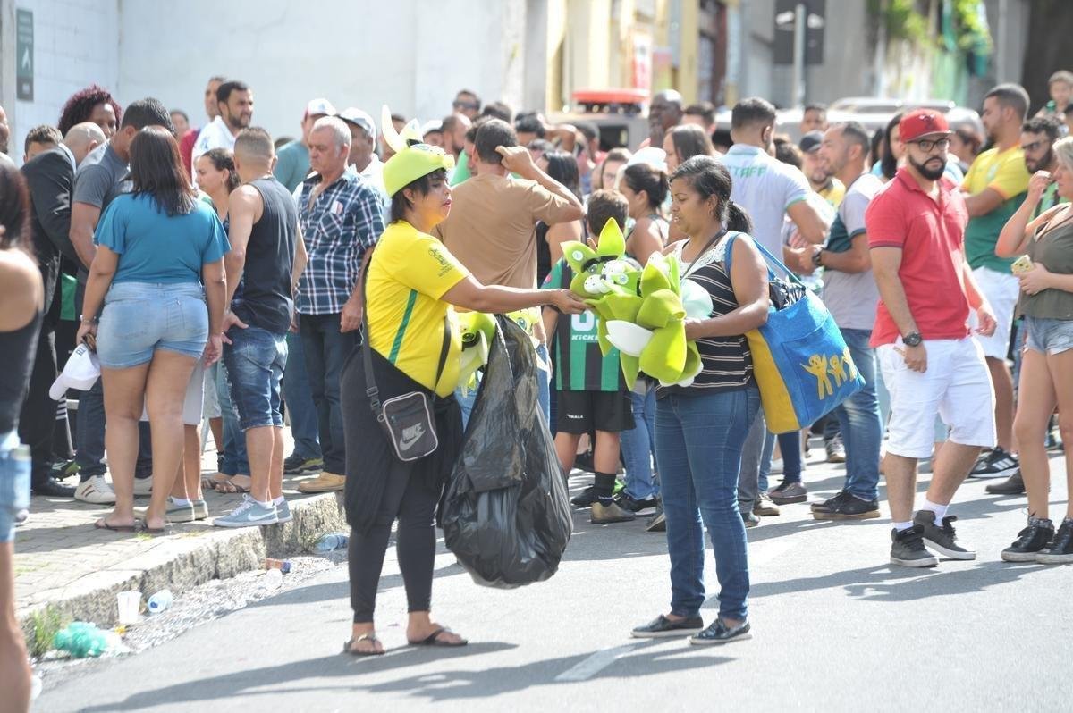 Imagens das torcidas de Amrica e Cruzeiro no clssico deste domingo, no Independncia, pela partida de ida da semifinal do Campeonato Mineiro
