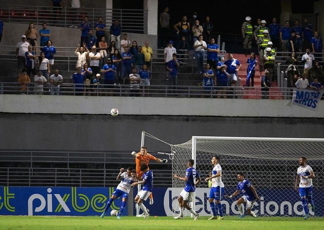 Fotos da partida entre CSA e Cruzeiro, nesta quarta-feira (20), no Rei Pel, em Macei. Jogo  vlido pela 19 rodada da Srie B do Campeonato Brasileiro.

