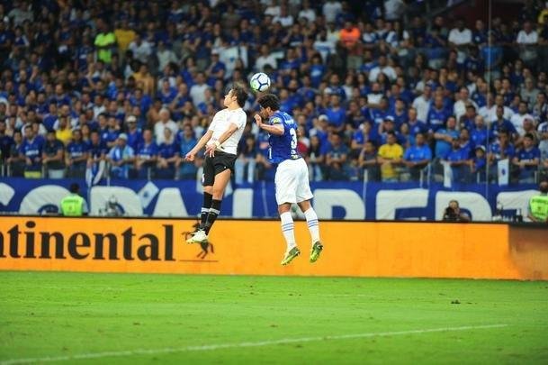 Cruzeiro conseguiu abrir vantagem de 1 a 0 no fim do primeiro tempo, com gol de cabea de Thiago Neves