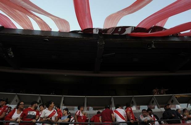 Torcedores do River Plate lotaram o Monumental e tiveram que voltar para casa frustrados