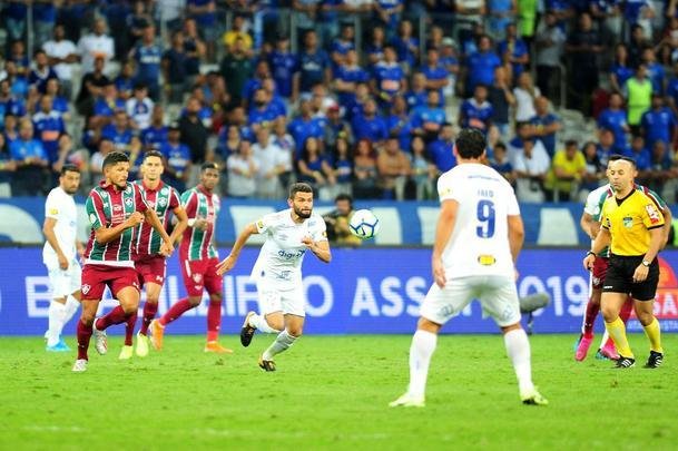 No segundo tempo, Cruzeiro pressionou o Fluminense em busca do gol da vitria