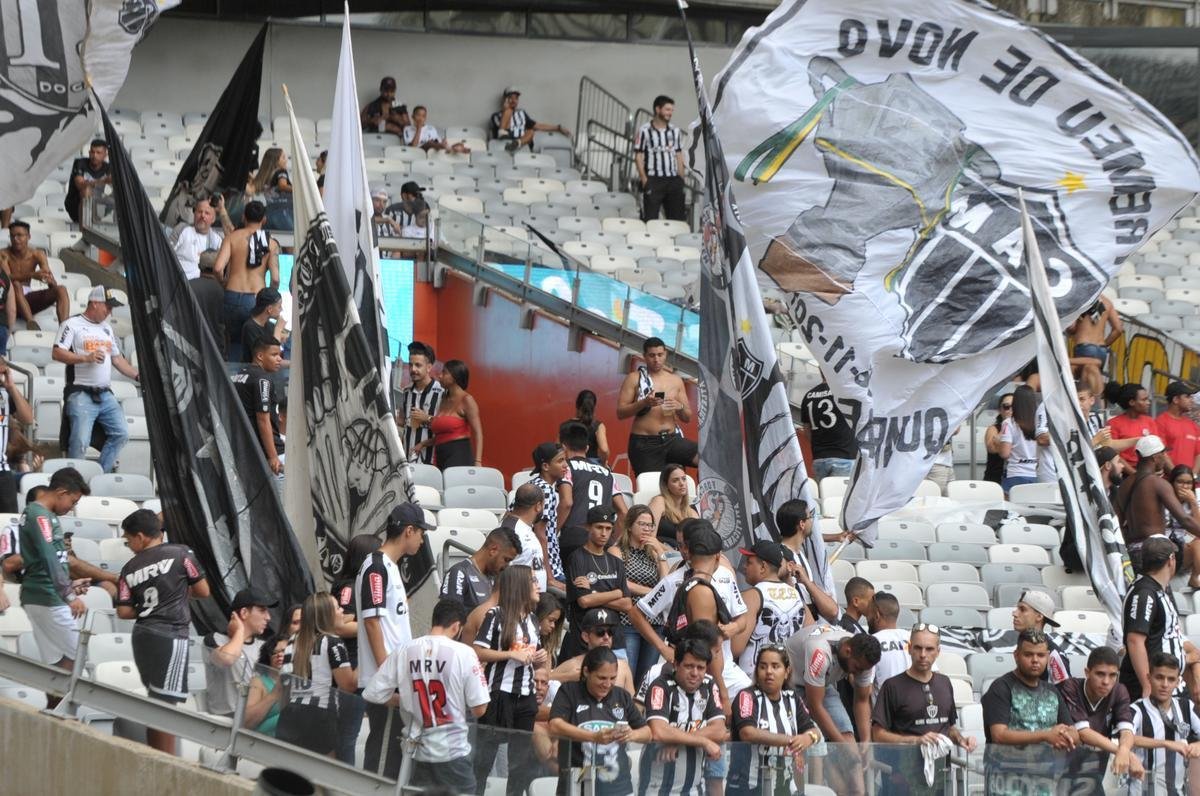 Fotos da torcida do Atltico na primeira final do Mineiro, contra o Cruzeiro, no Mineiro