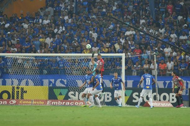 Fotos de Cruzeiro x So Paulo, no Mineiro, pela 26 rodada do Campeonato Brasileiro