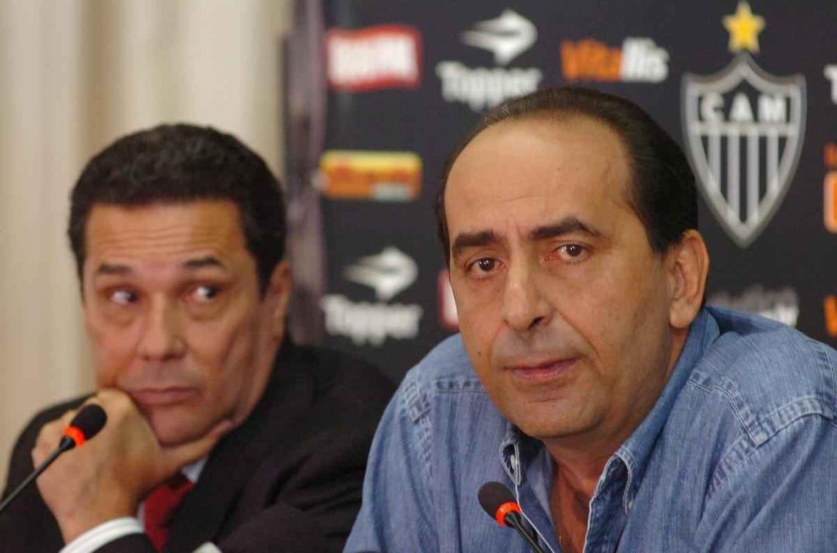 Vanderlei Luxemburgo foi contratado com grande expectativa no Atltico. Novamente, muitas contrataes marcaram o perodo. Leandro, Jairo Campos, Muriqui, Cceres, Obina, Ricardo Bueno, Daniel Carvalho, Fbio Costa, Diego Souza, Rver...