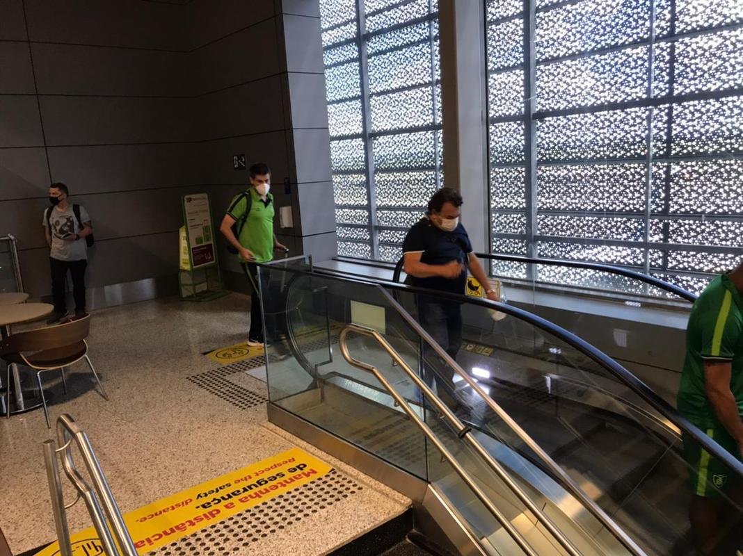 Delegao do Amrica embarca rumo a Assuno