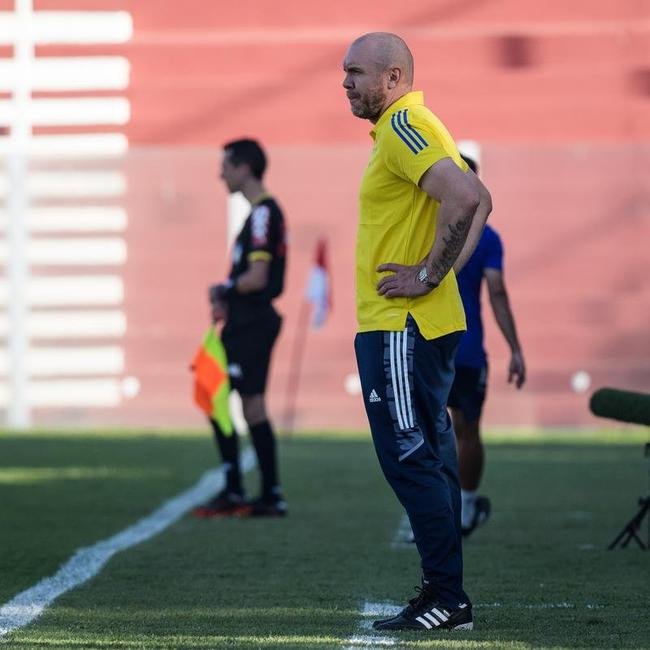 Fotos da partida entre Vila Nova e Cruzeiro, no OBA, pela Série B do Brasileiro