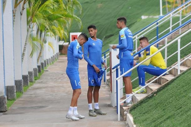 Fotos da apresentao de Adilson Batista como novo tcnico do Cruzeiro. Tcnico teve reunio com jogadores na Toca da Raposa II, falou com a imprensa e depois comandou seu primeiro treino