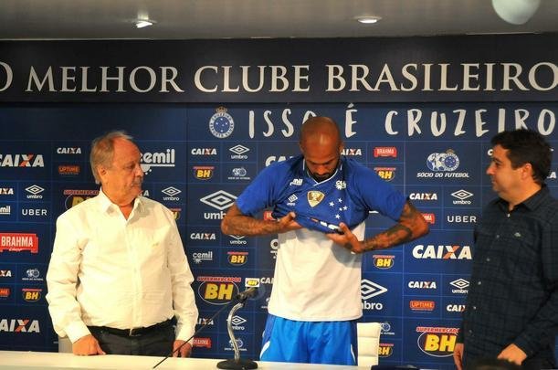 Fotos da apresentao do volante Bruno Silva no Cruzeiro (Ramon Lisboa/EM D.A Press)