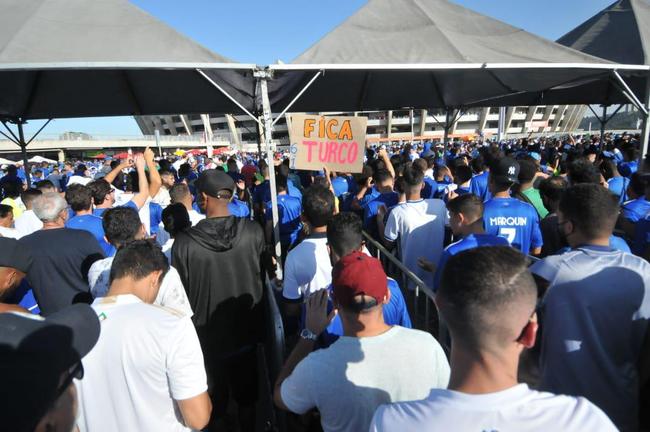 Chegada da torcida do Cruzeiro ao Mineiro para o jogo contra a Ponte Preta pela 13 rodada da Srie B do Campeonato Brasileiro. Estdio voltou a receber grande pblico