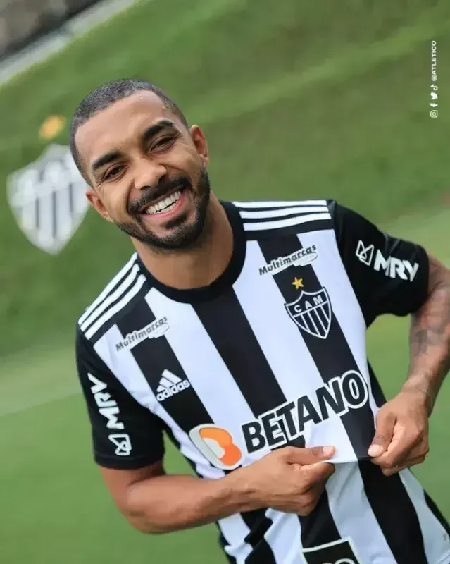 Paulo Henrique - Atltico fechou a contratao do lateral-direito aps acordo do jogador com o Juventude para resciso de contrato.