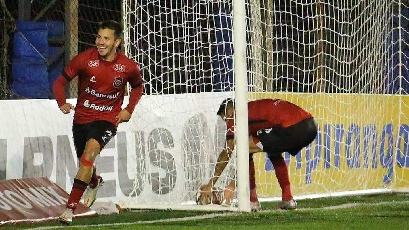 Neto (meio-campista)