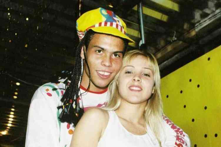 Nádia conheceu Ronaldo em Belo Horizonte. Ela, inclusive, morou com o atacante na Holanda. Depois do rompimento, Nádia casou-se com Alex Alves, ex-Cruzeiro, morto em novembro.