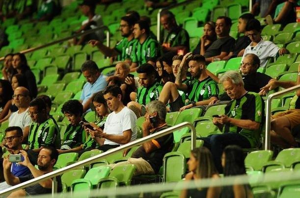 Fotos do duelo entre Amrica e Caldense, no Independncia, pela primeira rodada do Mineiro