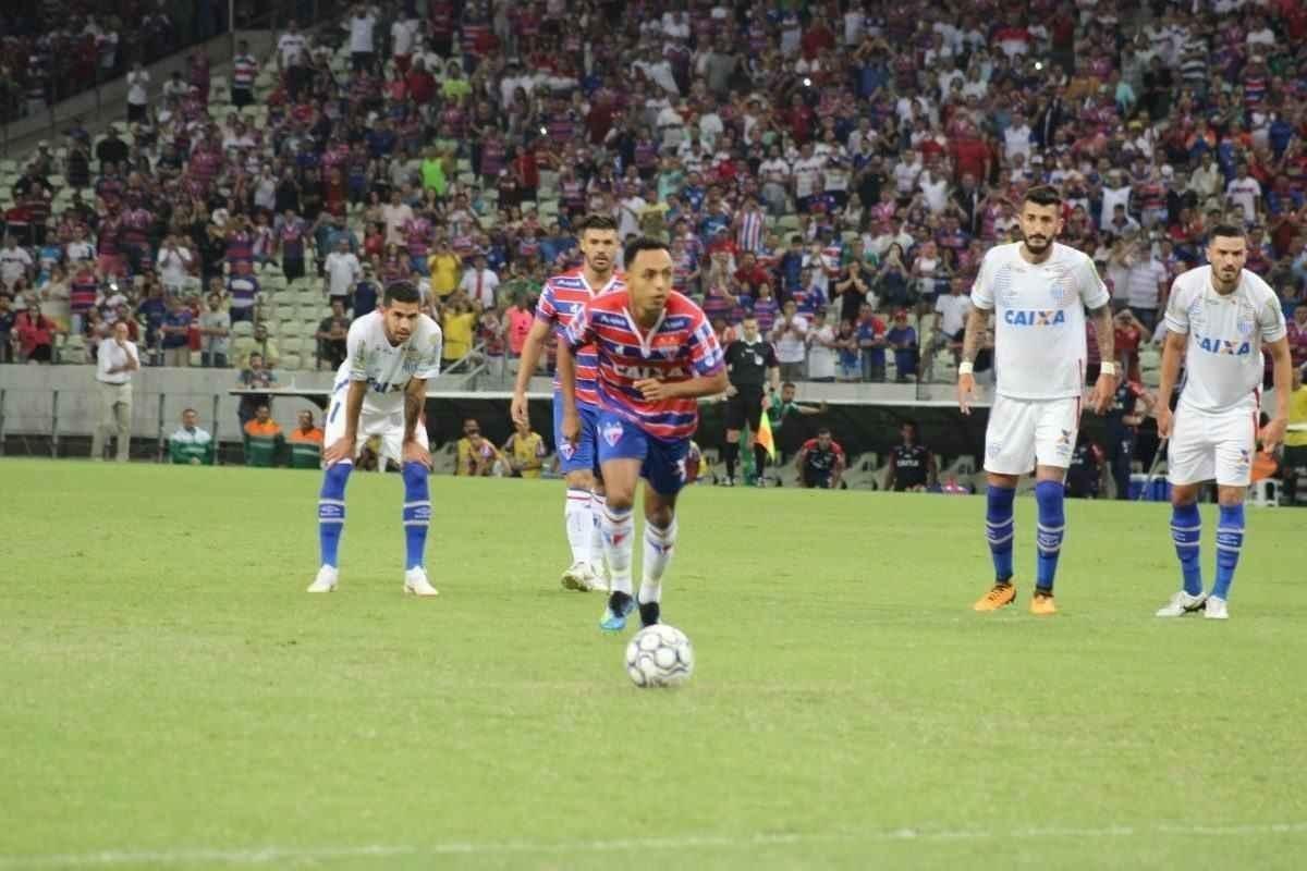 Dod - o meia foi titular do Fortaleza na campanha vitoriosa na Srie B do Campeonato Brasileiro. O armador, que tem contrato com o Galo at o fim de 2019, deve ser utilizado como moeda de troca pela diretoria alvinegra. Dod jogou 49 vezes e marcou cinco gols na temporada. Seus direitos econmicos esto avaliados em 700 mil euros (R$ 3,1 milhes).