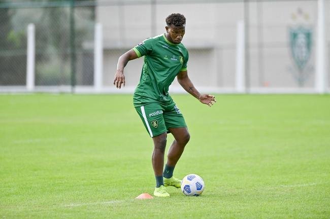 Mancini comandou primeiras atividades no Coelho nesta semana