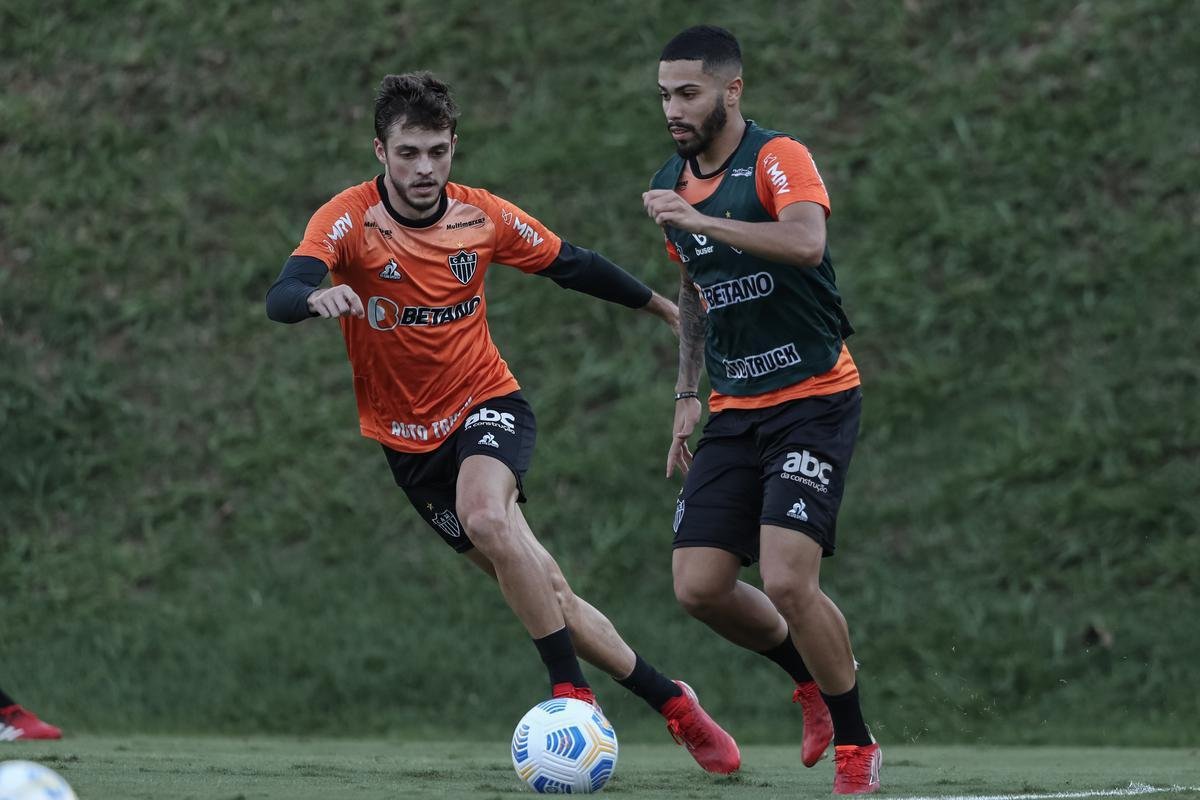 Com Guilherme Arana de volta, Cuca comanda atividade na Cidade do Galo