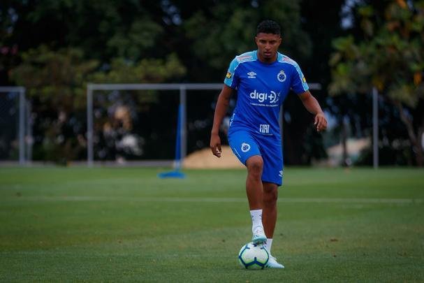 Treino do Cruzeiro nesta segunda-feira, na Toca da Raposa II. Time de Rogrio Ceni enfrenta o Cear na quarta-feira, s 19h30, no Castelo, em Fortaleza, pela 21 rodada do Campeonato Brasileiro