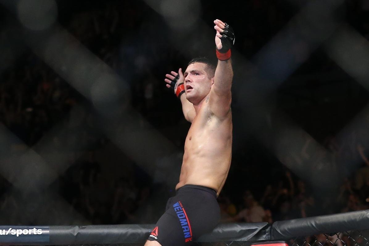 Chris Weidman venceu Kelvin Gastelum por finalizao no terceiro round