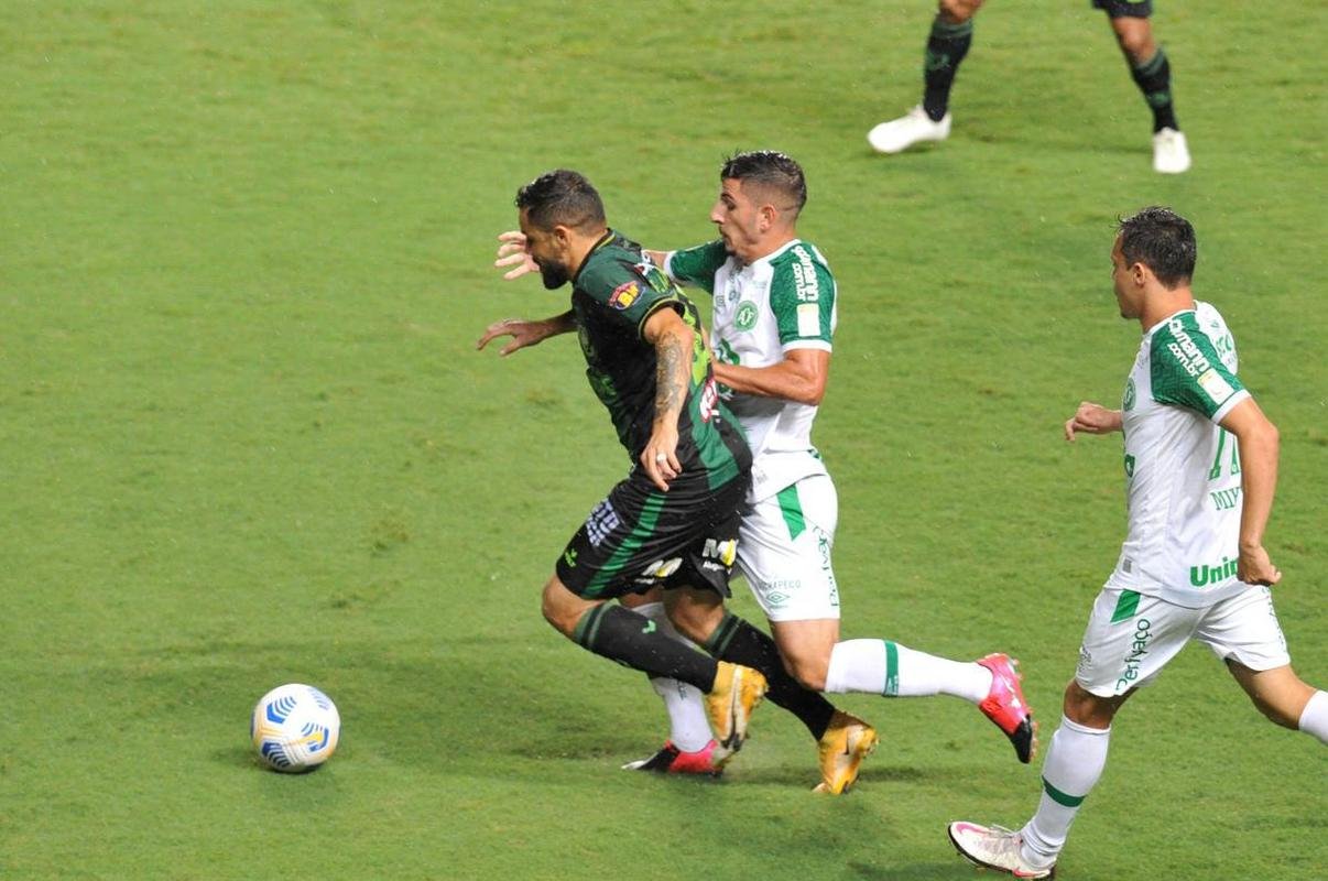 Fotos da vitria do Amrica sobre a Chapecoense, por 3 a 0, no Independncia, pela 35 rodada do Campeonato Brasileiro