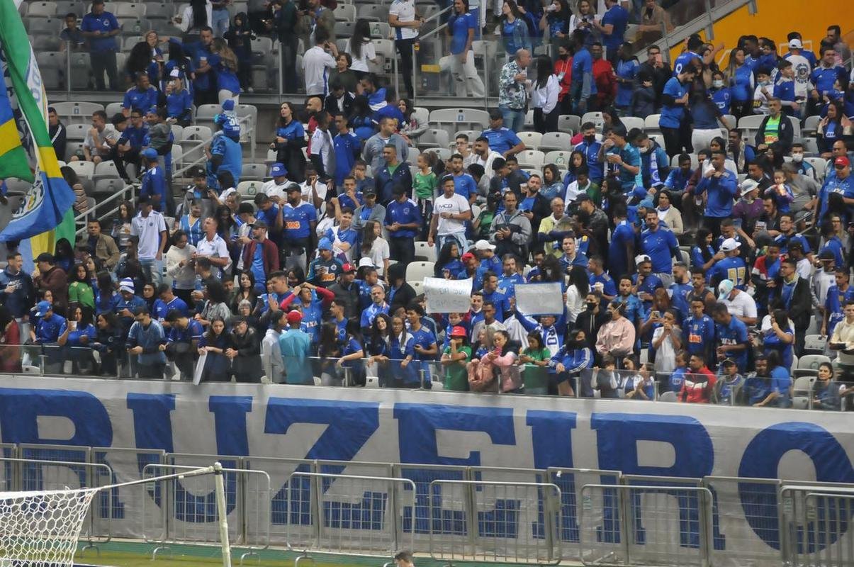 Torcedores do Cruzeiro no jogo com o Vila Nova, no Mineiro