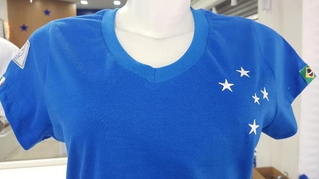Camisas comemorativas lanadas por marca licenciada pelo Cruzeiro