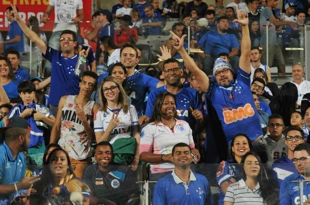 Imagens da torcida e da partida entre Cruzeiro e Santos, no Mineiro