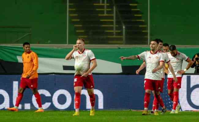 Alemo marcou o gol da virada do Internacional contra o Amrica-MG, neste domingo (25)