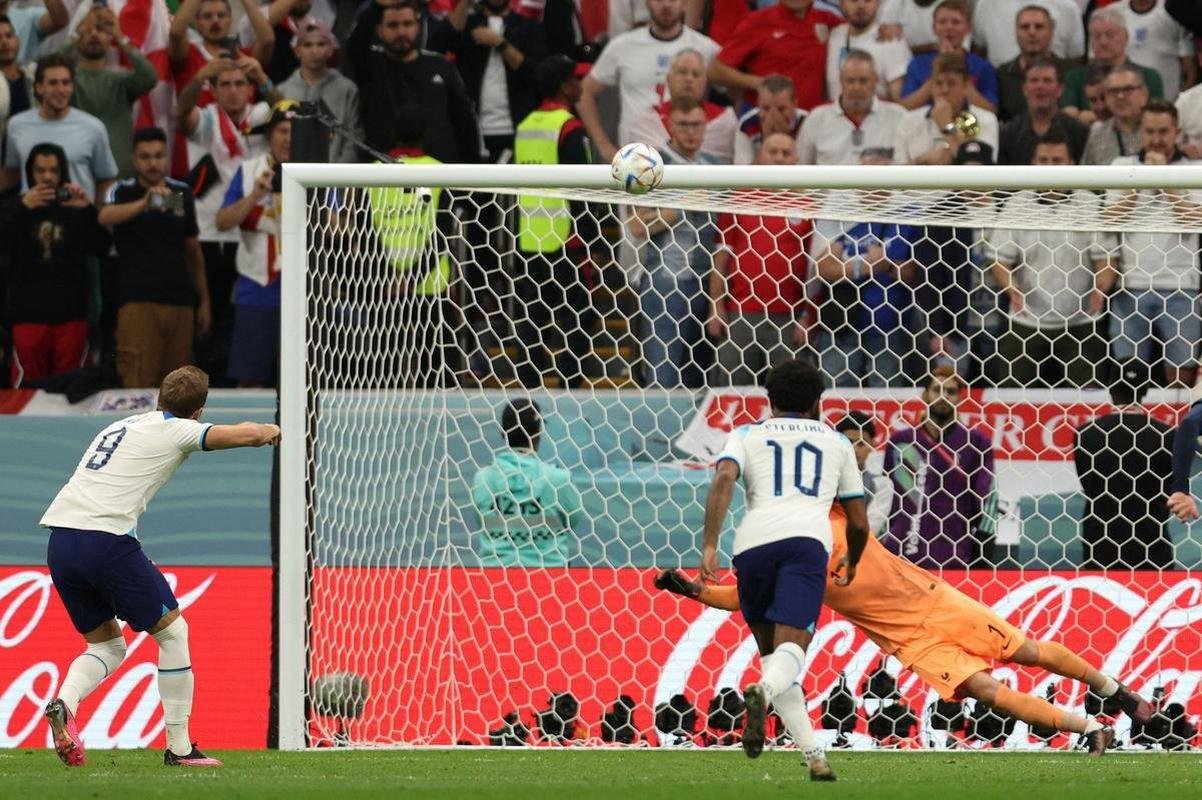 Fotos do duelo entre Inglaterra e Frana, pelas quartas de final da Copa do Mundo, no estdio Al Bayt, em Al Khor