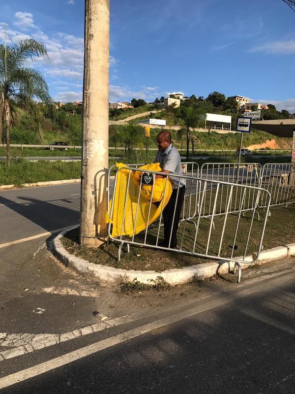 Torcedores do Atltico fazem protesto na Cidade do Galo
