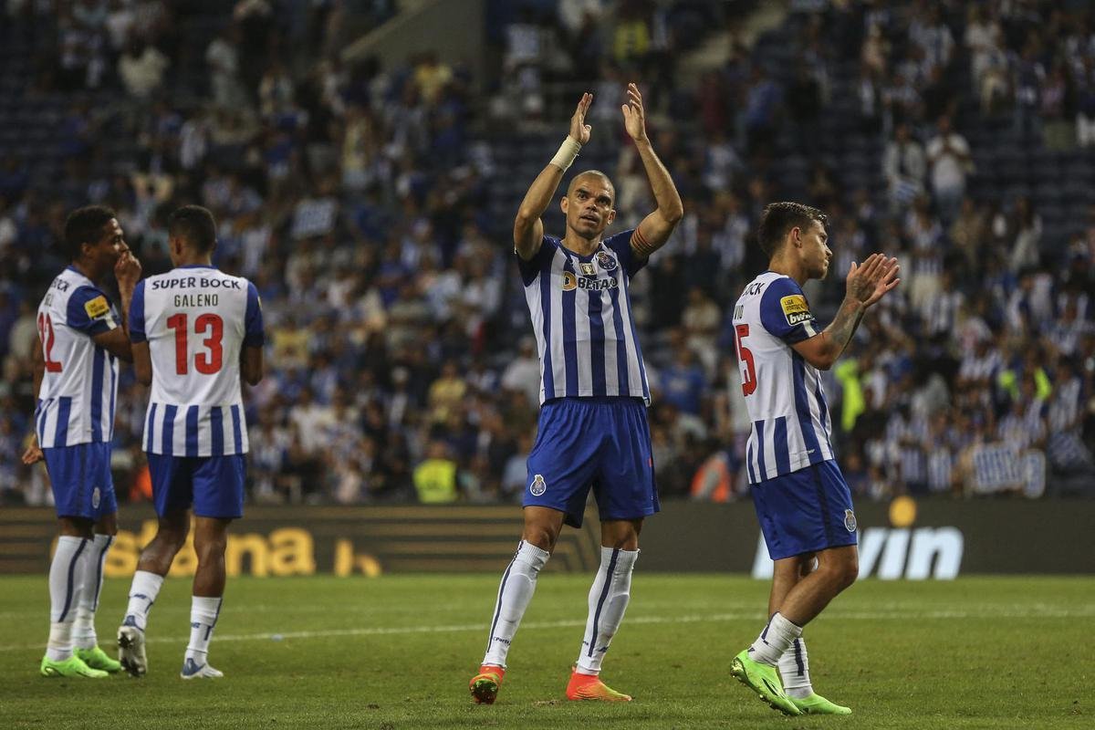 Porto e Bayer Leverkusen tm chances iguais para se classificar no Grupo B. A Bet365 paga odd 1.72 pela classificao de portugueses e alemes. A cotao do Club Brugge, a outra equipe do grupo,  5.00.