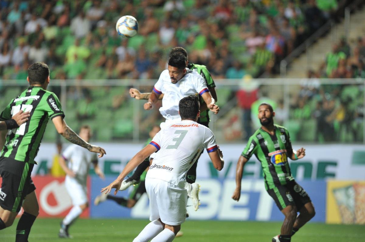 Amrica e Paran Clube se enfrentam pela 33 rodada da Srie B, no Horto